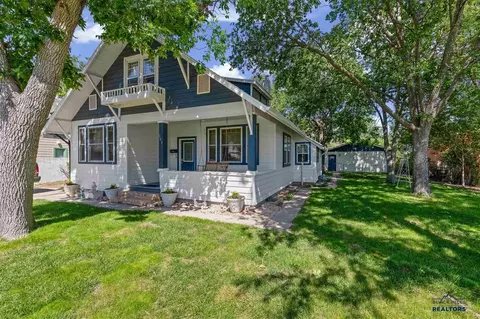 309 S 14th St, Hot Springs, SD 57747