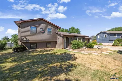 107 Thrush Ct, Box Elder, SD 57719