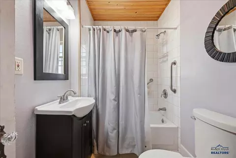 Bath - 714 Houston Ave, Lead, SD 57754 photo 1 of 2