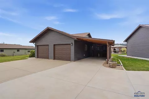 21046 Torrey Pines Ct, Sturgis, SD 57785 photo 3