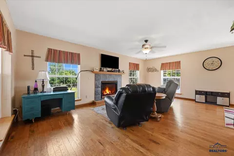 502 Wildwood Dr, Spearfish, SD 57783 photo 4