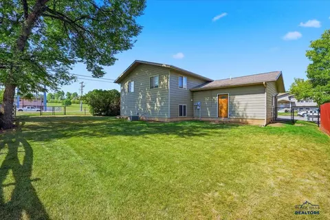 Exterior - 1802 Sugar Creek Pl, Spearfish, SD 57783 photo 2 of 3