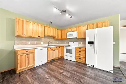 Kitchen - 1802 Sugar Creek Pl, Spearfish, SD 57783 photo 2 of 2