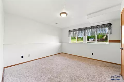 Bedroom - 1802 Sugar Creek Pl, Spearfish, SD 57783 photo 3 of 6