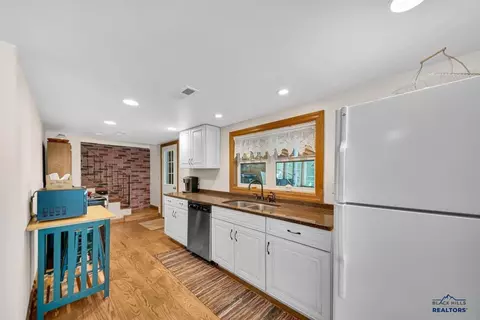 Kitchen - 11476 Blacktail Bench Rd, Lead, SD 57754 photo 2 of 2