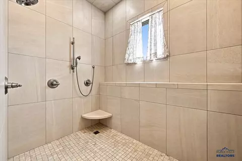 Bath - 2314 Bridgestone St, Spearfish, SD 57783 photo 3 of 7