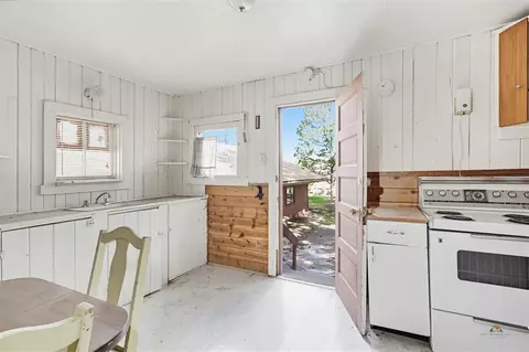 Kitchen - 475 Gordon St, Custer, SD 57730 photo 2 of 2