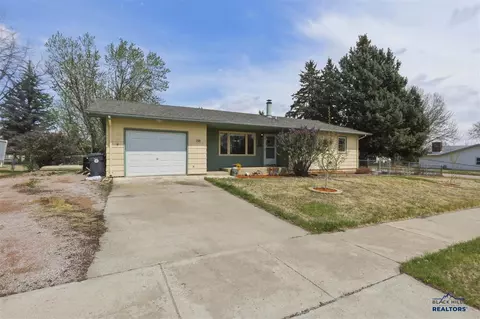 138 E Centennial St, Rapid City, SD 57701 photo 2
