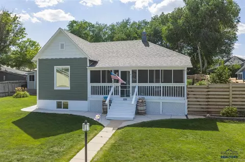 206 S Dakota St, Hot Springs, SD 57747
