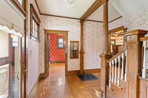 Entry Way - 835 Harding St, Belle Fourche, SD 57717 photo 4 of 8