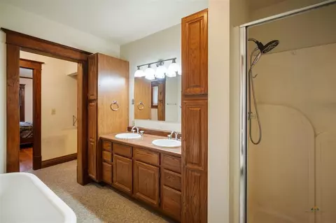 Bath - 835 Harding St, Belle Fourche, SD 57717 photo 1 of 5