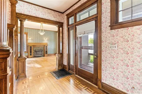 Entry Way - 835 Harding St, Belle Fourche, SD 57717 photo 3 of 8