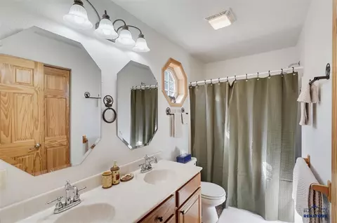 Bath - 11235 Lynx Ln, Lead, SD 57754 photo 2 of 3