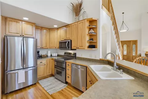 Kitchen - 11235 Lynx Ln, Lead, SD 57754 photo 2 of 2