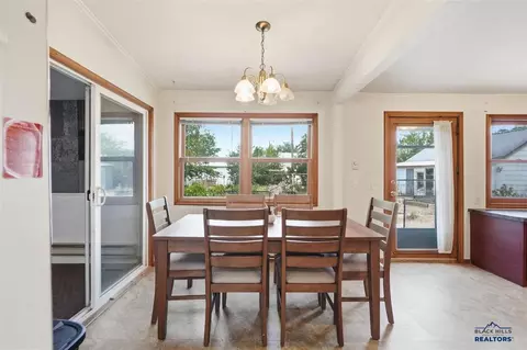 Dining - 318 4th Ave, Wall, SD 57790 photo 1 of 2
