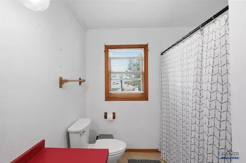 Bath - 318 4th Ave, Wall, SD 57790 photo 4 of 5