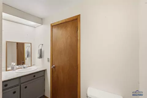 Bath - 318 4th Ave, Wall, SD 57790 photo 2 of 5