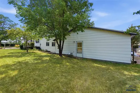 Exterior - 318 4th Ave, Wall, SD 57790 photo 3 of 6