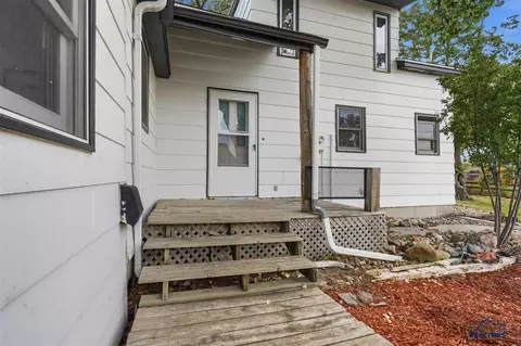 Exterior - 318 4th Ave, Wall, SD 57790 photo 1 of 6