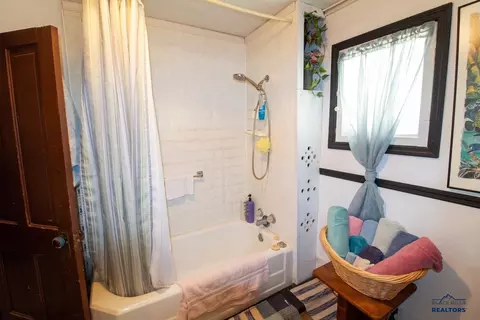 Bath - 32 Denver Ave, Deadwood, SD 57732 photo 1 of 2