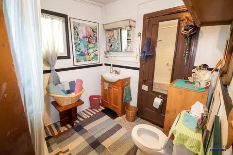 Bath - 32 Denver Ave, Deadwood, SD 57732 photo 2 of 2