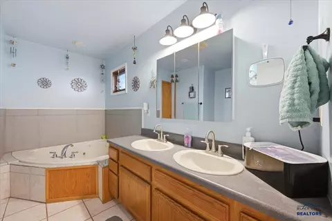 Bath - 1301 Hilltop Cir, Belle Fourche, SD 57717 photo 1 of 5