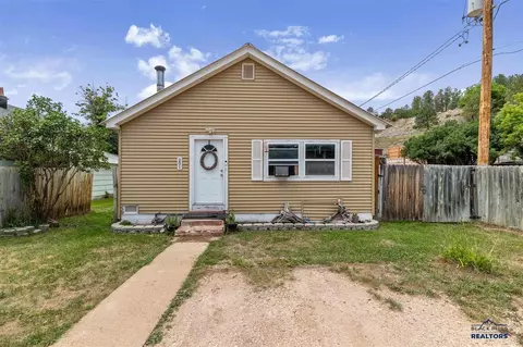 201 N Newton Ave, Hill City, SD 57745