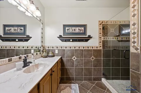Bath - 19424 Lower Redwater Rd, Spearfish, SD 57783 photo 6 of 6