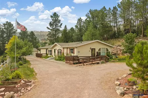 27532 Todd Dr, Hot Springs, SD 57747