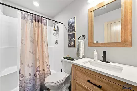 Bath - 21351 Snowcat Rd, Lead, SD 57754 photo 1 of 3