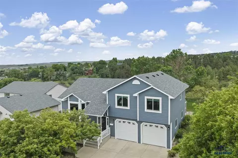 551 Fox Run Dr, Rapid City, SD 57701