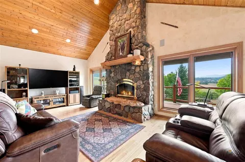 Living - 2515 Lookout Mountain Rd, Spearfish, SD 57783 photo 2 of 3