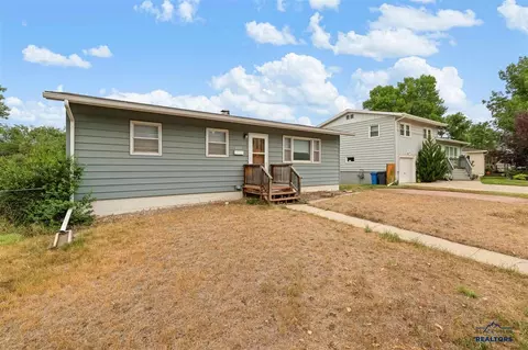 2117 Cruz Dr, Rapid City, SD 57702