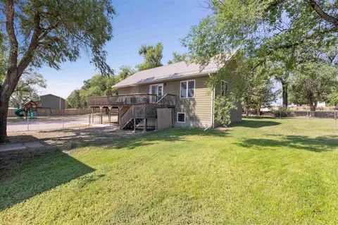 Exterior - 1003 3rd Ave, Edgemont, SD 57735 photo 5 of 6