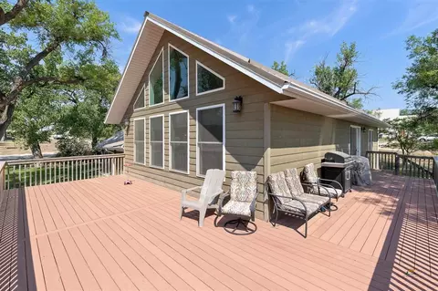 Exterior - 1003 3rd Ave, Edgemont, SD 57735 photo 3 of 6