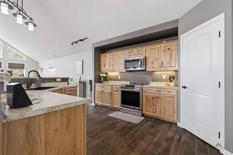 Kitchen - 1003 3rd Ave, Edgemont, SD 57735 photo 3 of 5