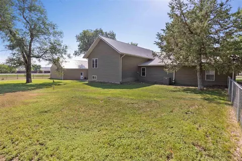 Exterior - 1003 3rd Ave, Edgemont, SD 57735 photo 6 of 6