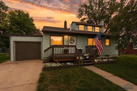 3518 Brookside Dr, Rapid City, SD 57702