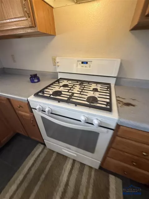 Kitchen - 402 4th Ave, Edgemont, SD 57735 photo 5 of 5