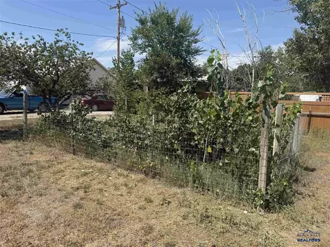 Exterior - 402 4th Ave, Edgemont, SD 57735 photo 4 of 7