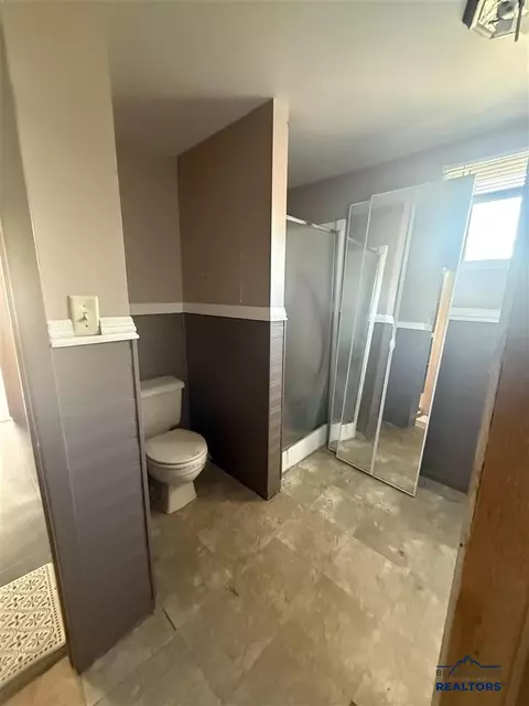 Bath - 402 4th Ave, Edgemont, SD 57735 photo 2 of 2