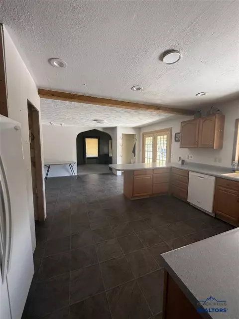 Kitchen - 402 4th Ave, Edgemont, SD 57735 photo 4 of 5