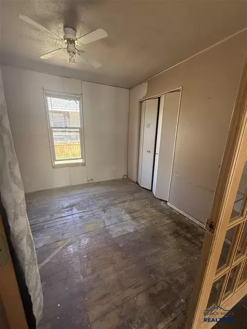 Bedroom - 402 4th Ave, Edgemont, SD 57735 photo 1 of 1