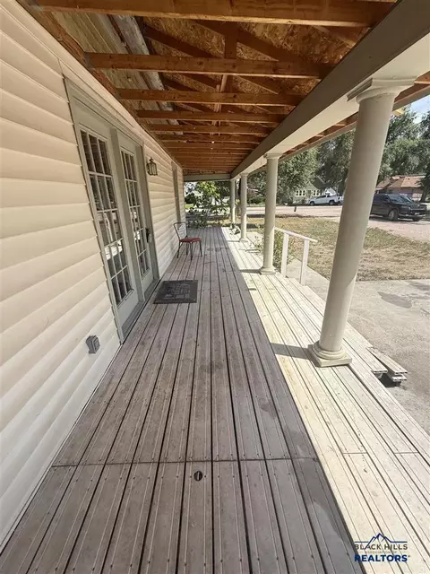 Exterior - 402 4th Ave, Edgemont, SD 57735 photo 6 of 7