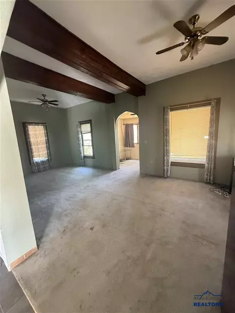 Living - 402 4th Ave, Edgemont, SD 57735 photo 1 of 2