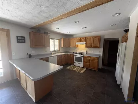 Kitchen - 402 4th Ave, Edgemont, SD 57735 photo 2 of 5