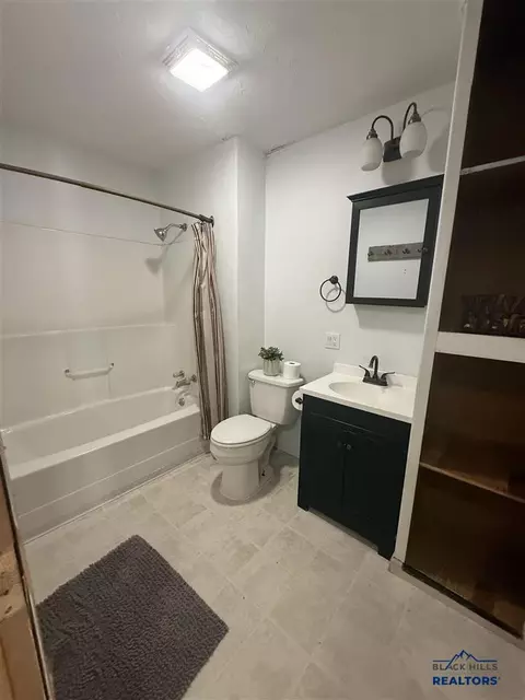 Bath - 402 4th Ave, Edgemont, SD 57735 photo 1 of 2