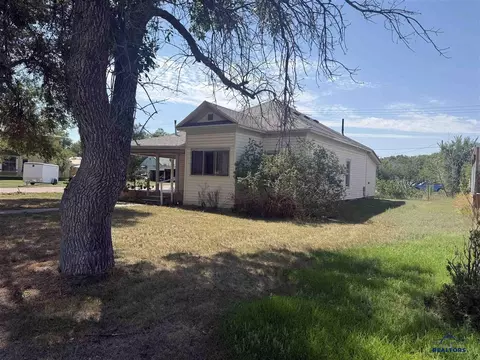Exterior - 402 4th Ave, Edgemont, SD 57735 photo 7 of 7