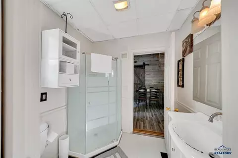 Bath - 18 Jefferson St, Deadwood, SD 57732 photo 2 of 2