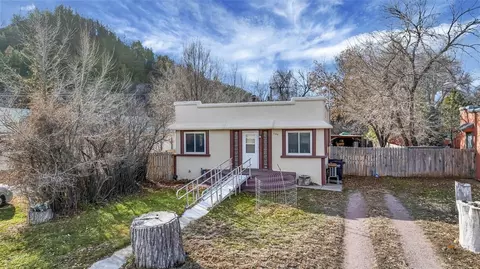 1106 S 6th St, Hot Springs, SD 57747